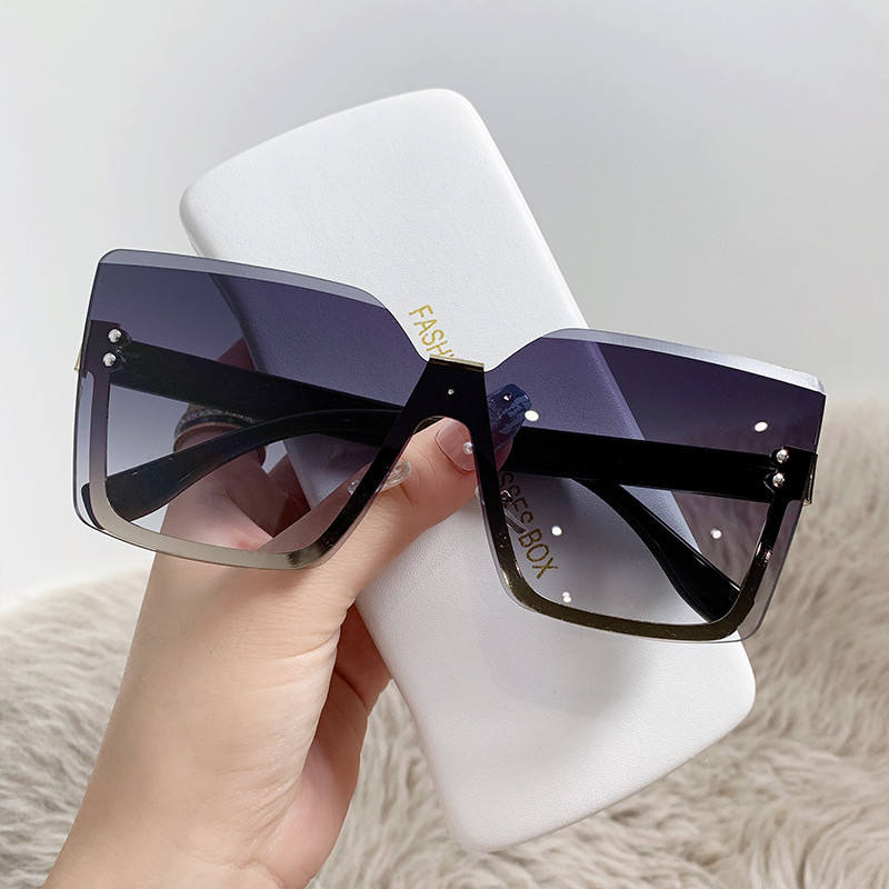 Luxe Vybes Stunning Sunglasses (4.9 ⭐⭐⭐⭐⭐ 2,411 REVIEWS)