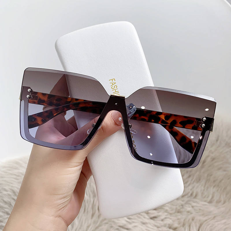 Luxe Vybes Stunning Sunglasses (4.9 ⭐⭐⭐⭐⭐ 2,411 REVIEWS)